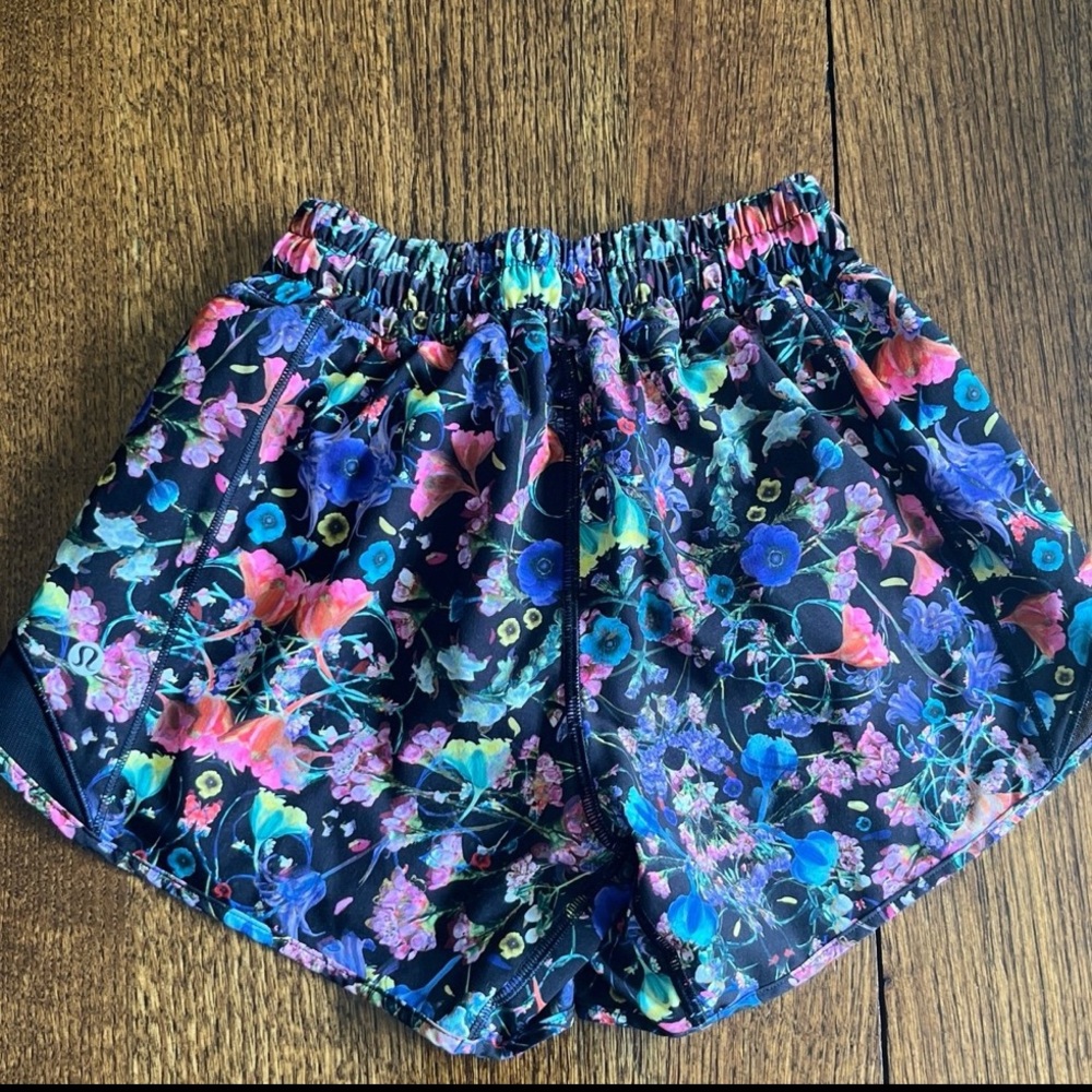 🍋LIKE NEW Lululemon hottie Hot Shorts - Picture 3 of 5